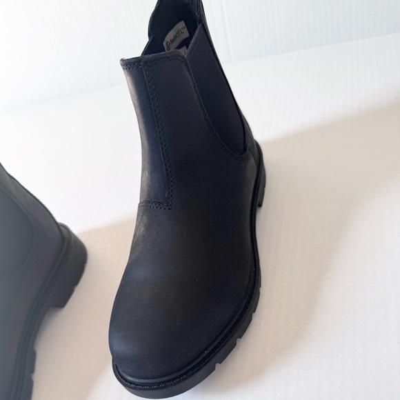Women's Linden Woods Chelsea Boots. - Picture 3 of 9
